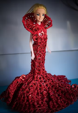 Vestido de crochê em boneca