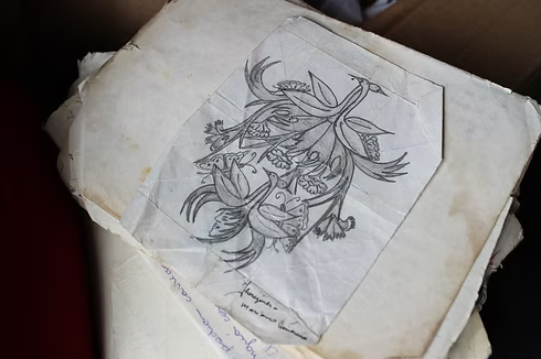 Desenhos antigos em papel